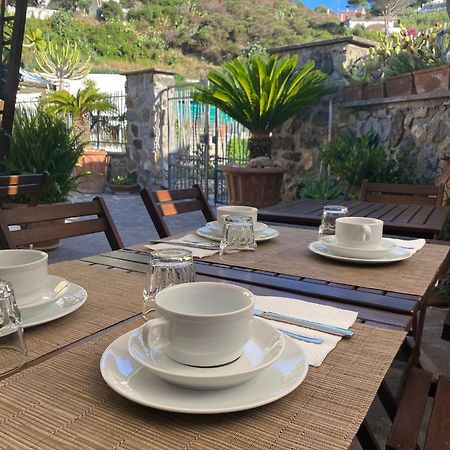 B&B Lunaponzese-Ponza Centro Екстер'єр фото
