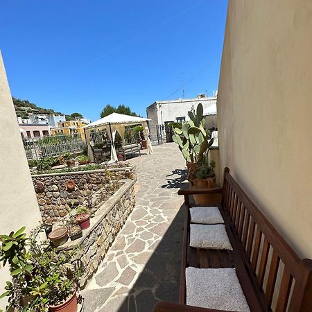 B&B Lunaponzese-Ponza Centro Екстер'єр фото