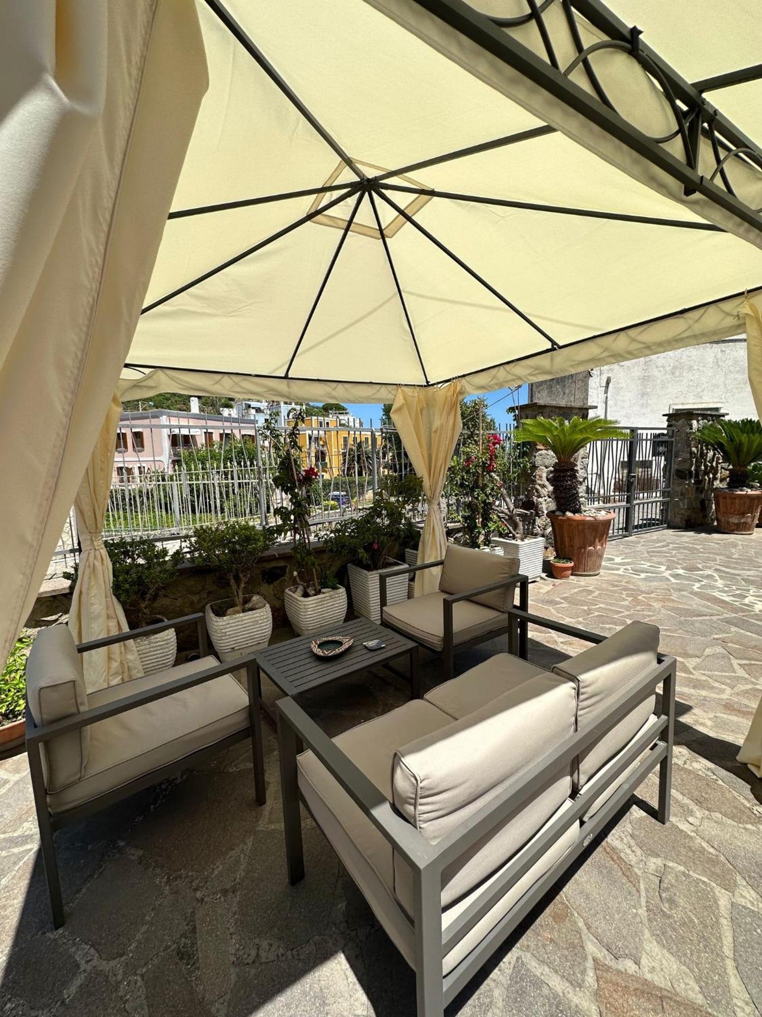 B&B Lunaponzese-Ponza Centro Екстер'єр фото