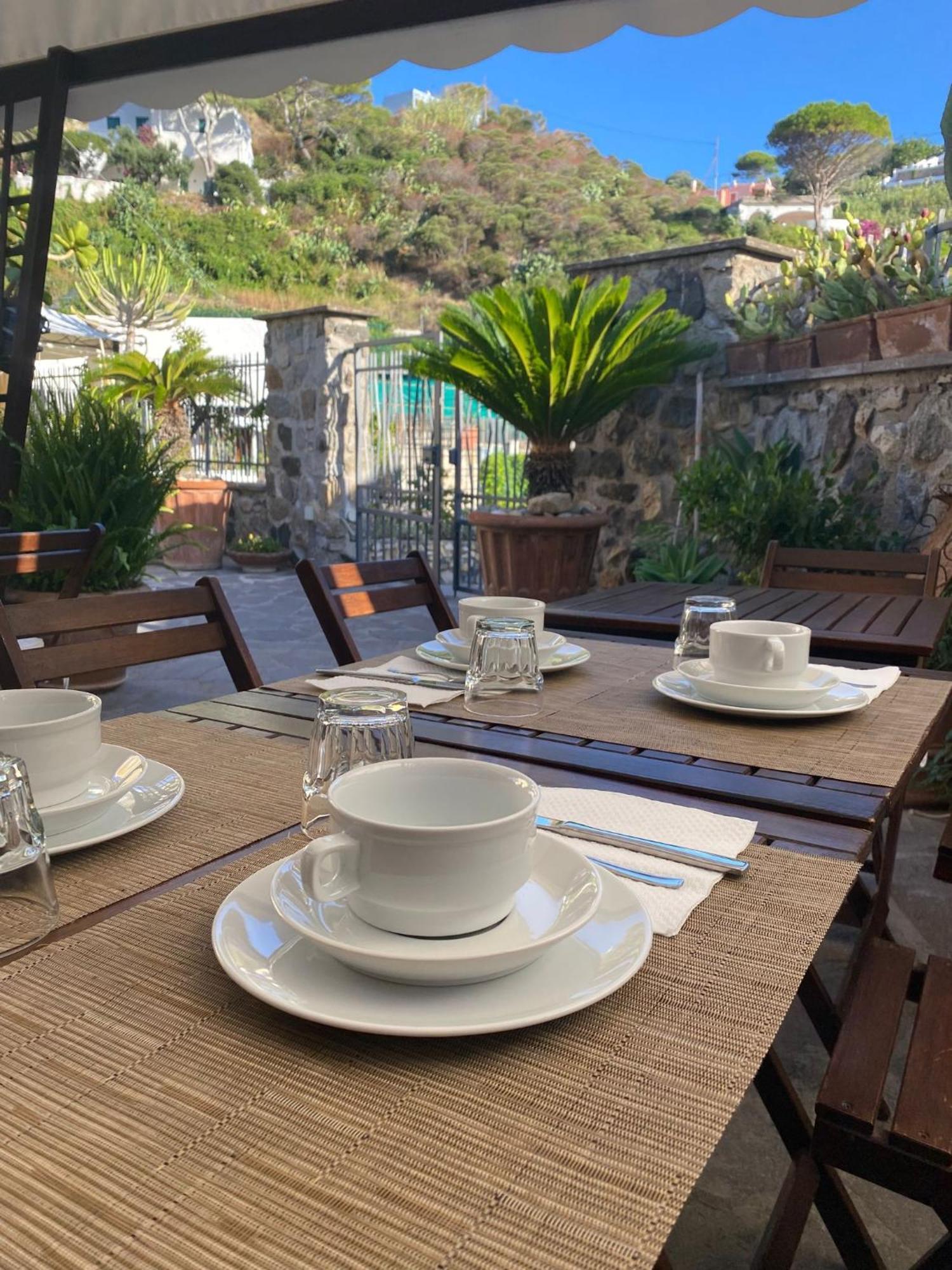 B&B Lunaponzese-Ponza Centro Екстер'єр фото