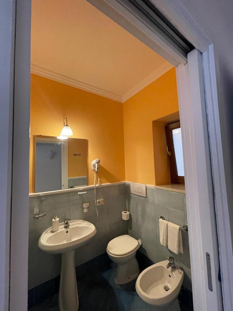 B&B Lunaponzese-Ponza Centro Екстер'єр фото