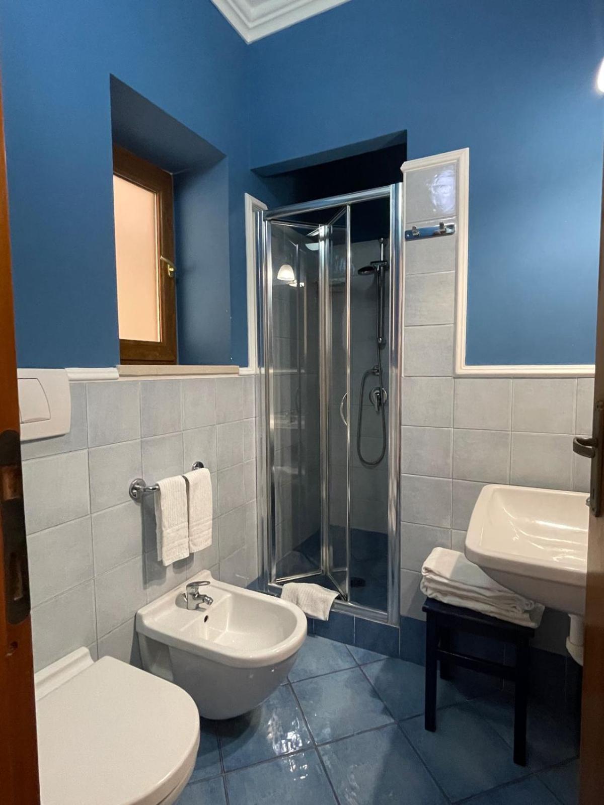 B&B Lunaponzese-Ponza Centro Екстер'єр фото