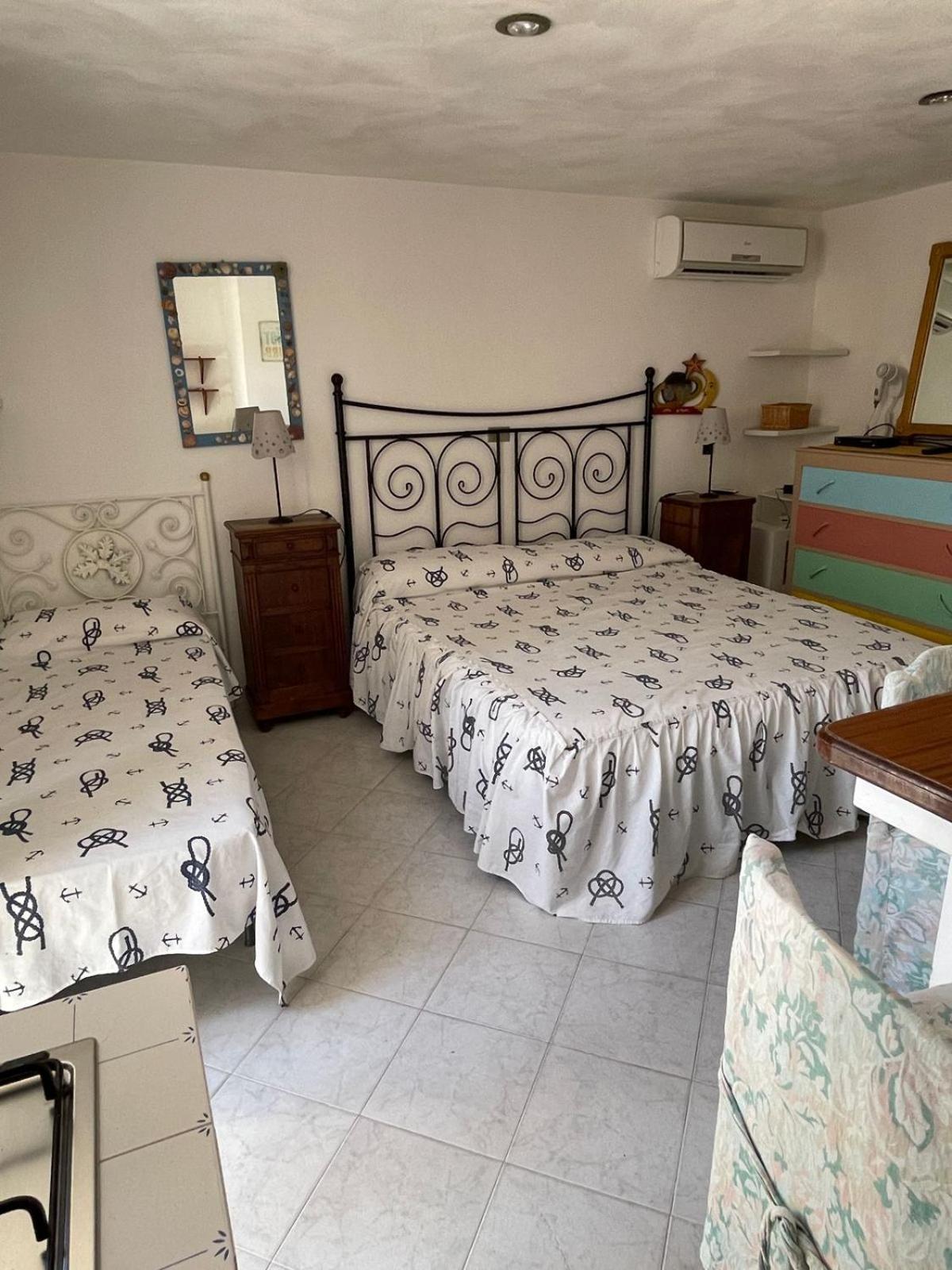 B&B Lunaponzese-Ponza Centro Екстер'єр фото
