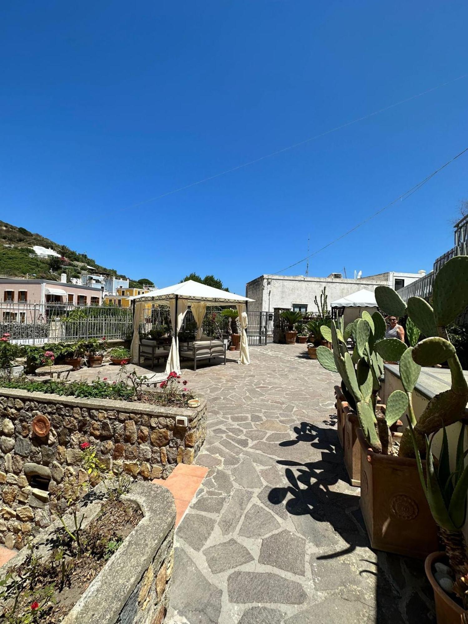 B&B Lunaponzese-Ponza Centro Екстер'єр фото