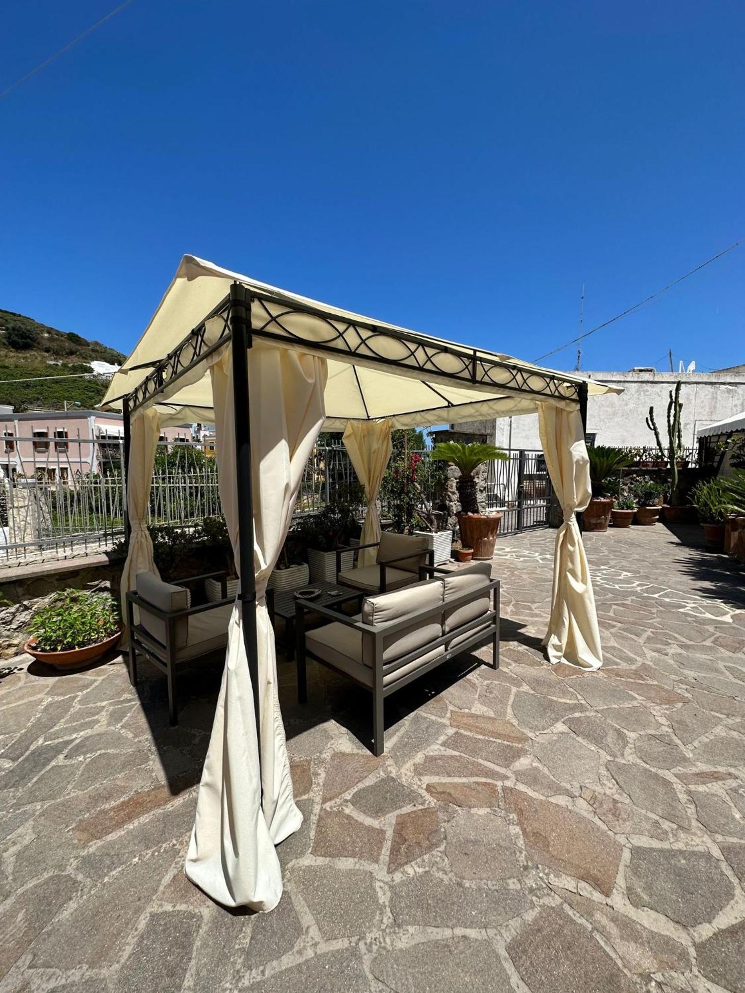 B&B Lunaponzese-Ponza Centro Екстер'єр фото