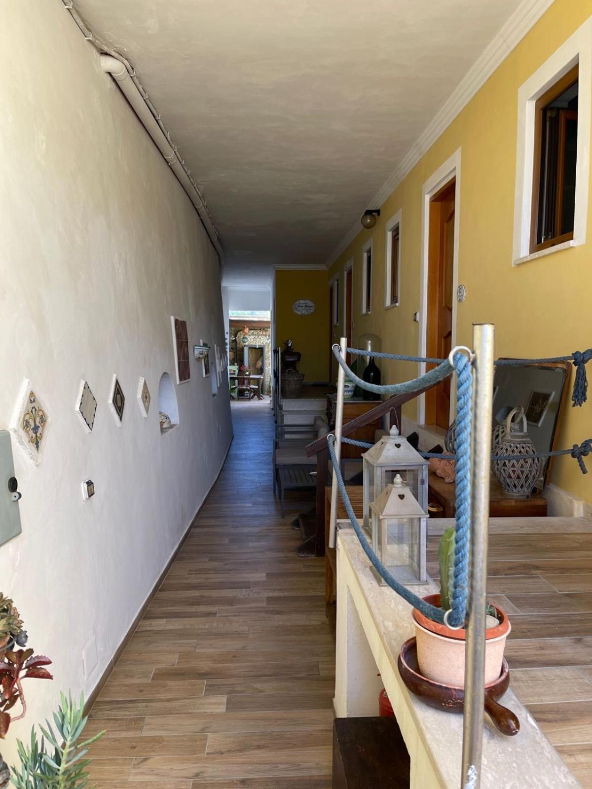 B&B Lunaponzese-Ponza Centro Екстер'єр фото