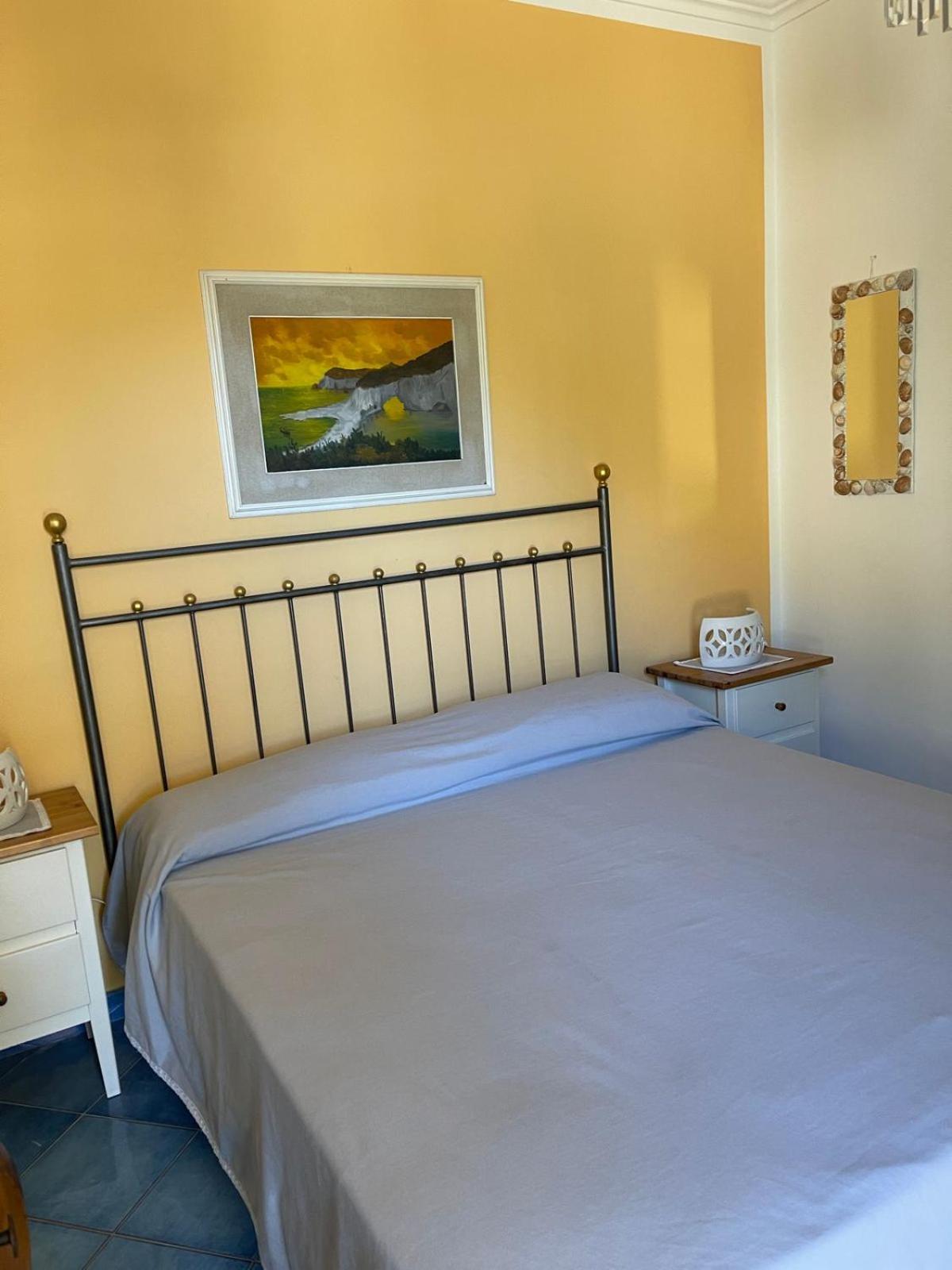 B&B Lunaponzese-Ponza Centro Екстер'єр фото