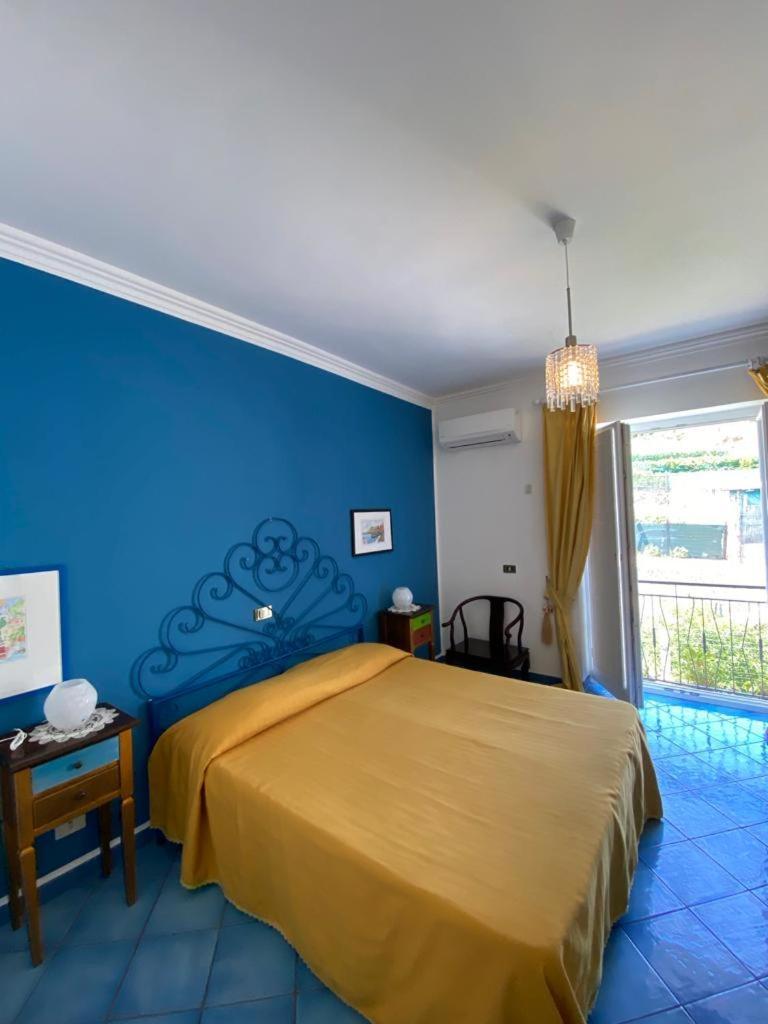 B&B Lunaponzese-Ponza Centro Екстер'єр фото