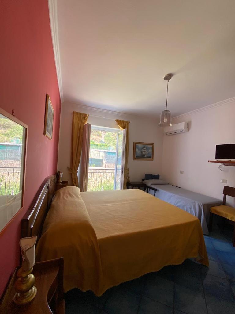 B&B Lunaponzese-Ponza Centro Екстер'єр фото