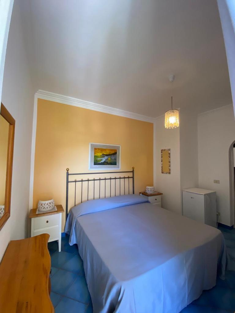 B&B Lunaponzese-Ponza Centro Екстер'єр фото