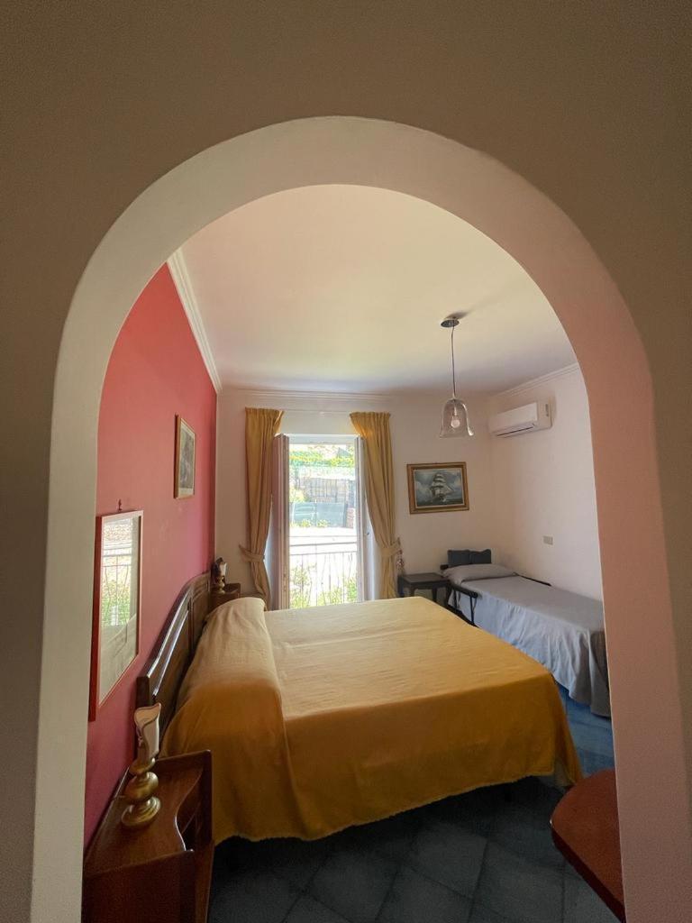 B&B Lunaponzese-Ponza Centro Номер фото
