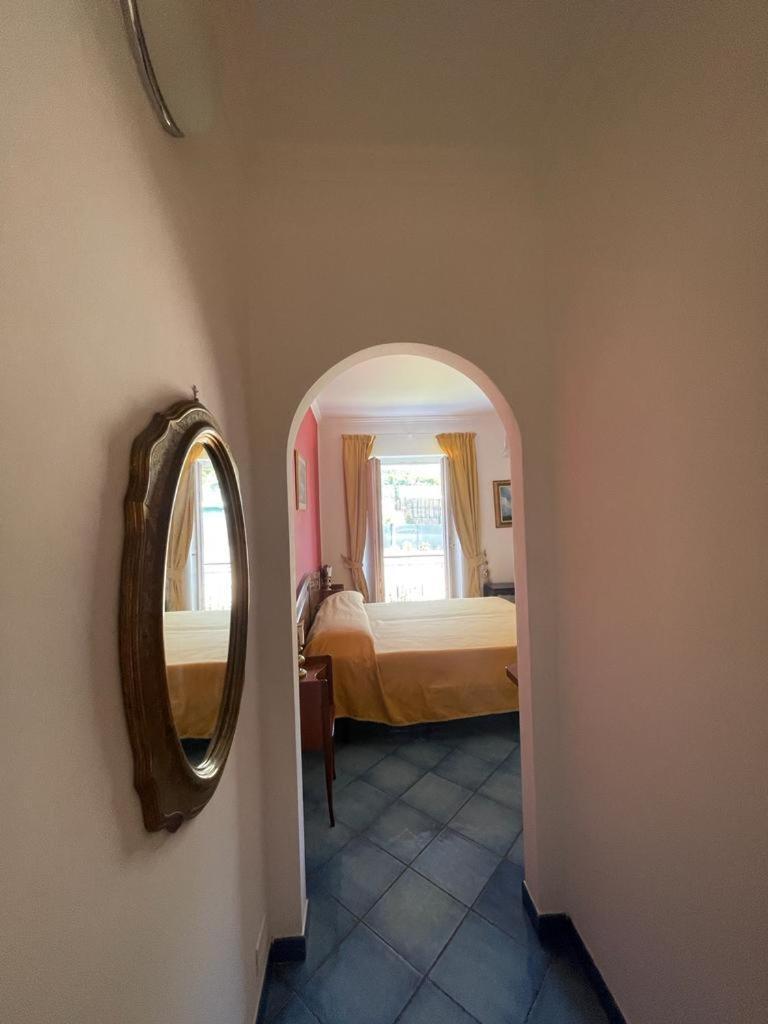 B&B Lunaponzese-Ponza Centro Номер фото