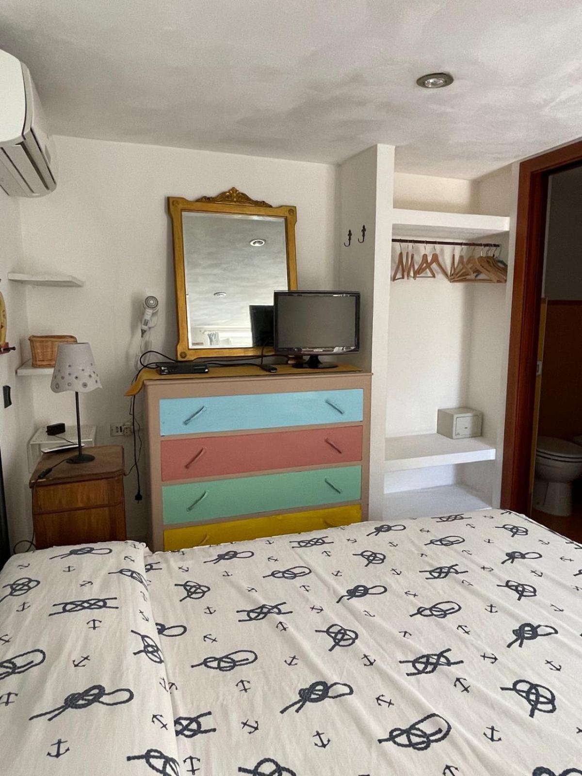 B&B Lunaponzese-Ponza Centro Номер фото