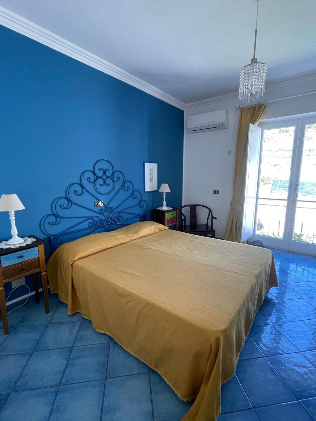 B&B Lunaponzese-Ponza Centro Екстер'єр фото