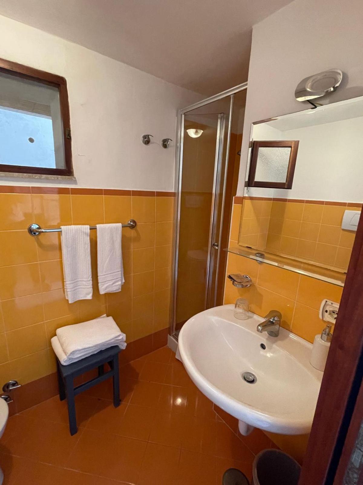 B&B Lunaponzese-Ponza Centro Номер фото